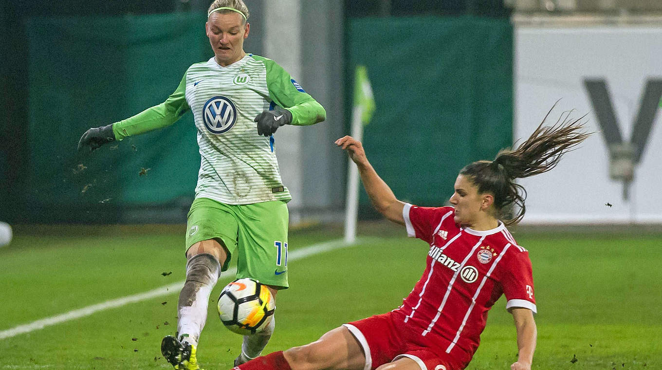 "Eine unserer großen Stärken ist unsere Fitness": Popp (l.) mit Wolfsburg gegen Bayern © imago/foto2press