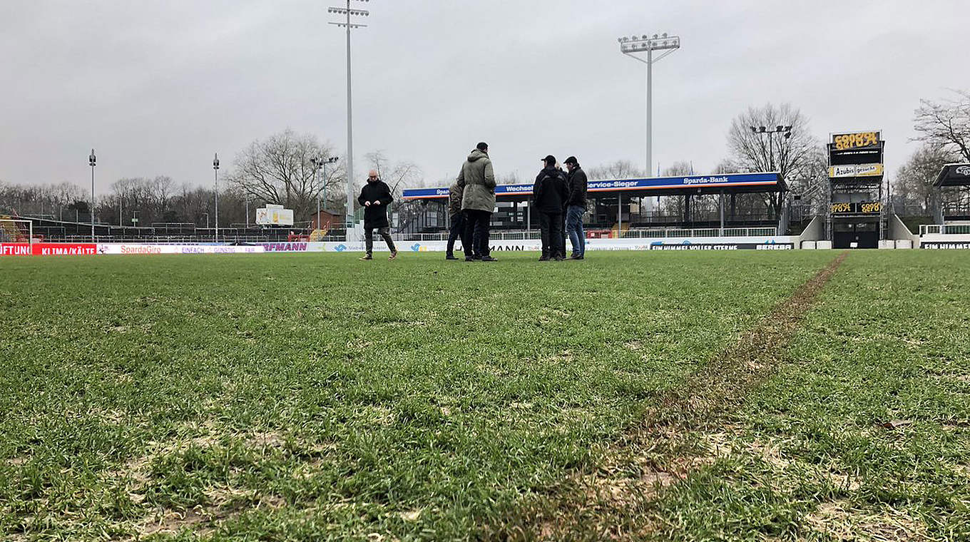 Nicht bespielbar: der Platz im Preußenstadion © 