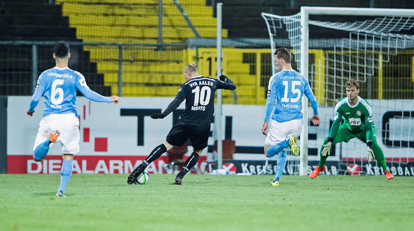 Frühe Führung: Matthias Morys (2.v.l.) schießt zum Aalener 1:0 ein © 2017 Getty Images