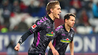 Nils Petersen takes on his former club with SC Freiburg © 2017 Getty Images