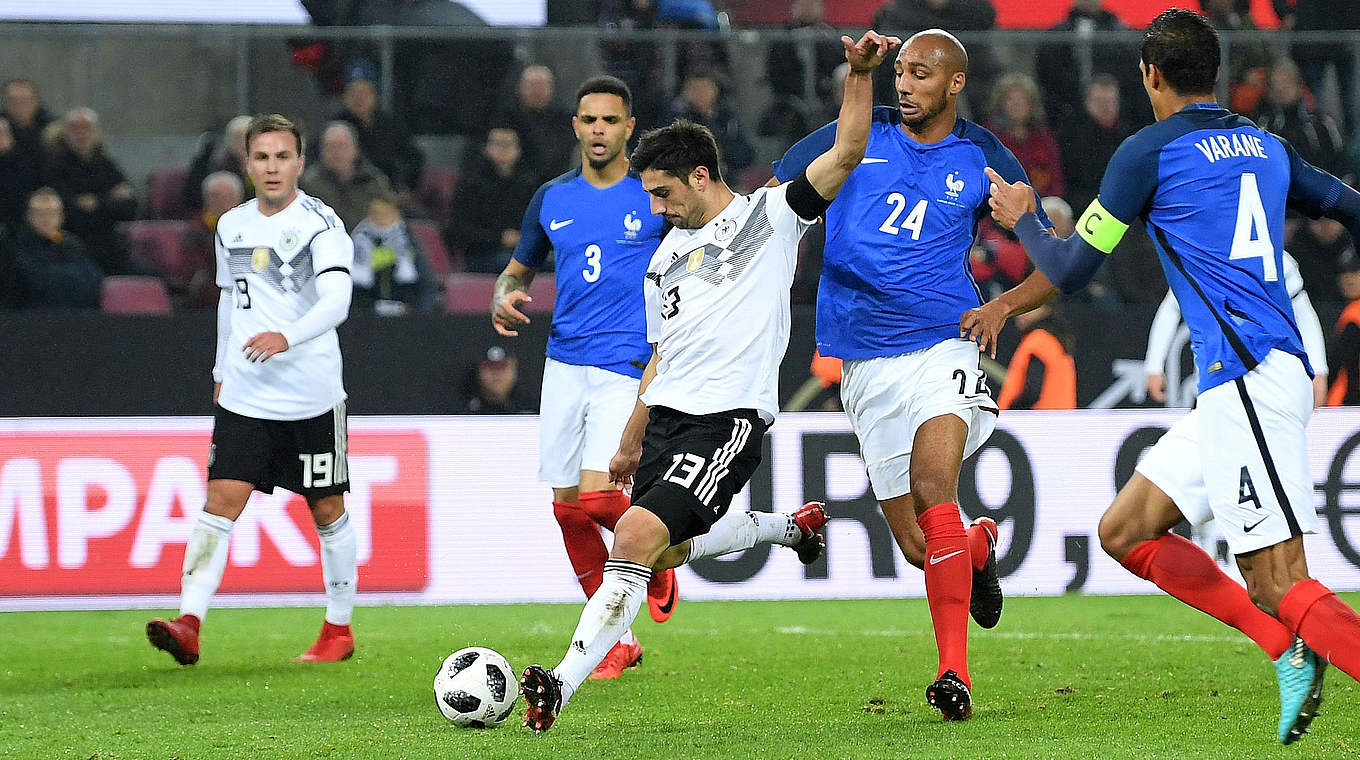 Last-Minute-Ausgleich gegen Frankreich: Lars Stindl zieht ab © 2017 Getty Images