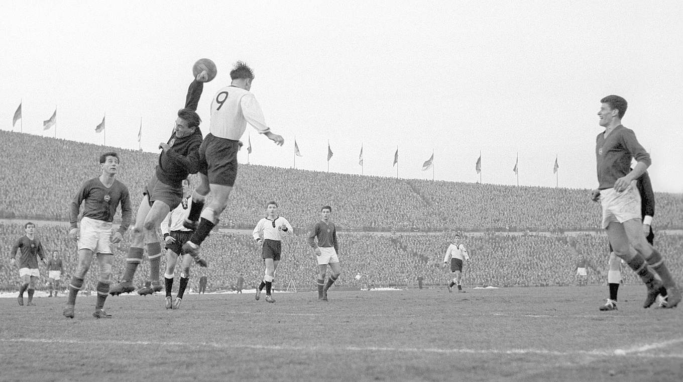 Revanche des "Wunders von Bern": Die Nationalmannschaft besiegt Ungarn 1957 © imago sportfotodienst