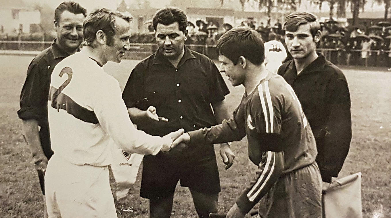 Schiedsrichter Lock 1970 vor dem Freundschaftsspiel Norm. Gmünd gegen VfB Stuttgart © privat