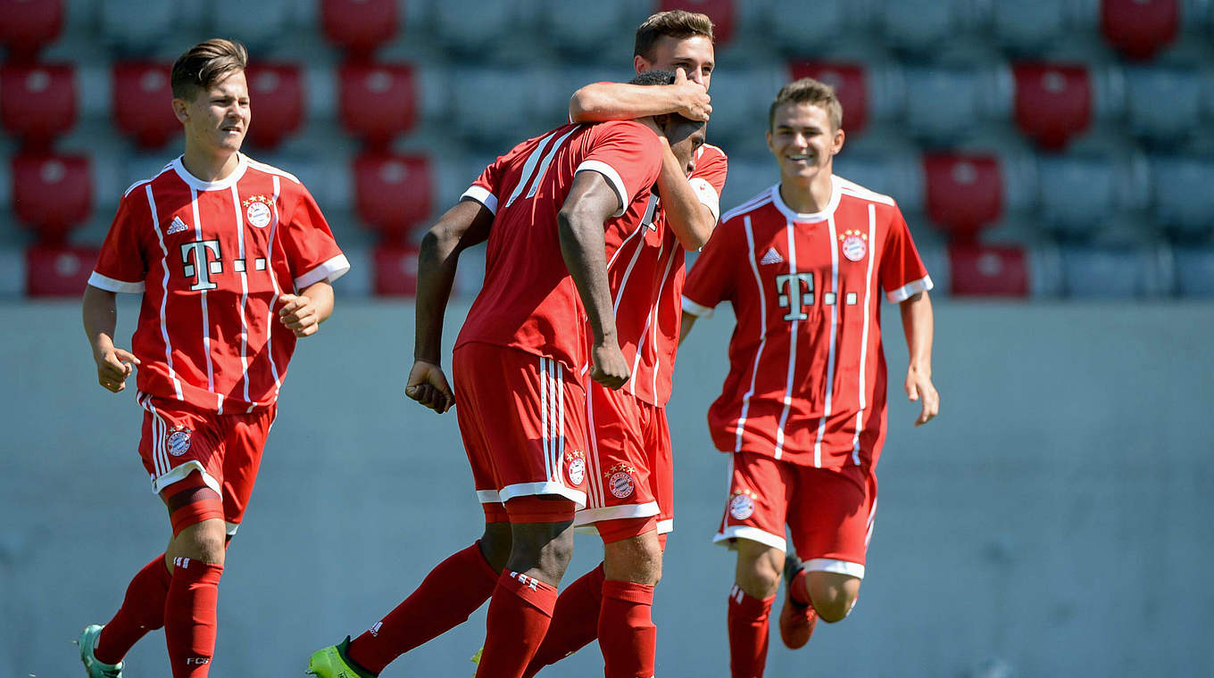 Bleibt in der Hinserie ungeschlagen: die U 19 von Meister Bayern München © imago/foto2press