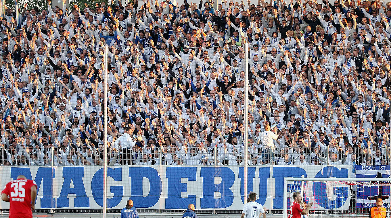 Augenzeugen beim "soliden Spiel" in Bolton: Fans unterstützen Magdeburg in England © 2017 Getty Images