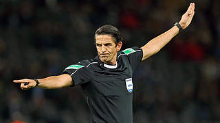 Leitet sein 142. Spiel in der Bundesliga: FIFA-Referee Deniz Aytekin © 2017 Getty Images