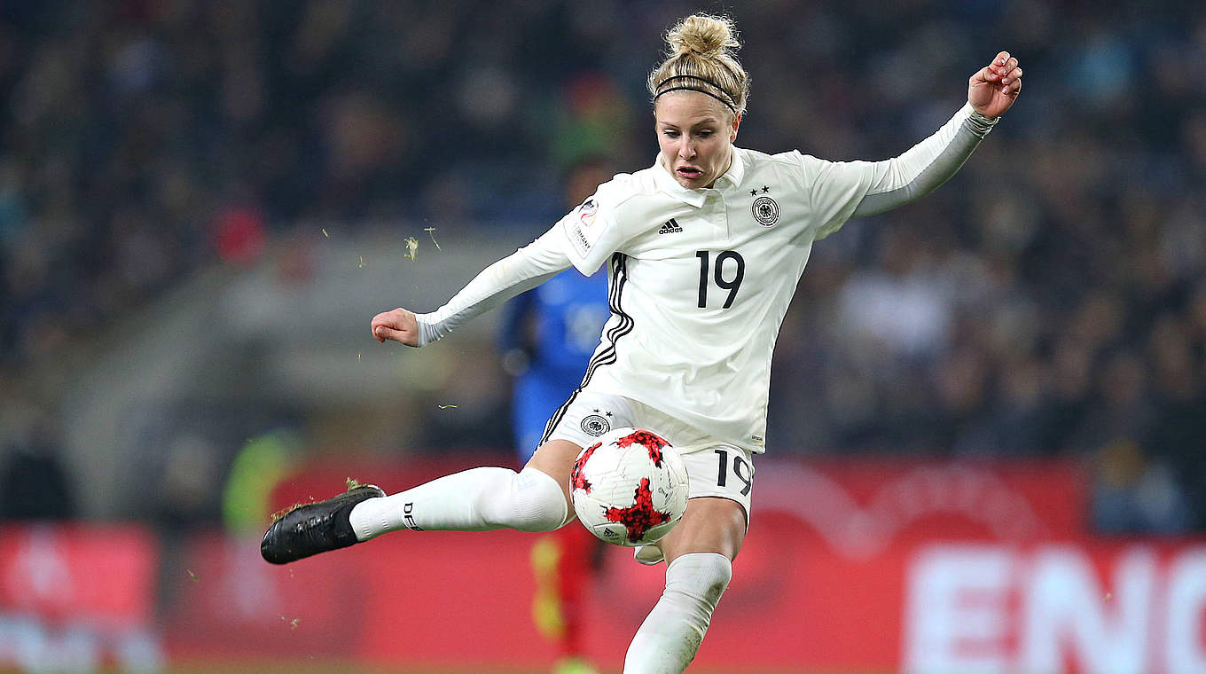 Das "Frauen-Nationalmannschafts-Tor des Jahres": Huth trifft zum 4:0 gegen Frankreich © imago/MIS