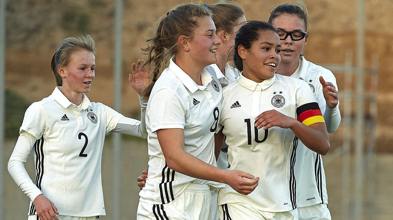 Erfolgreicher Start ins neue Fußballjahr: U 17-Juniorinnen besiegen England © 2018 Getty Images