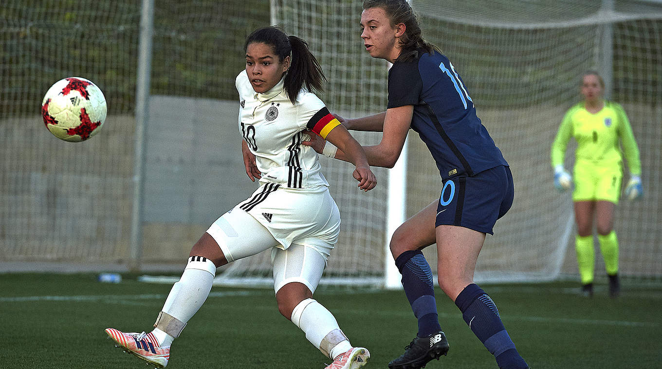 Steuerte den ersten Treffer für das deutsche Team bei: Spielführerin Ivana Fuso (l.) © 2018 Getty Images