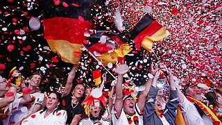 Vorfreude aufs Fußballfest: Die Mehrheit der Deutschen unterstützt EM-Bewerbung © 2012 AFP