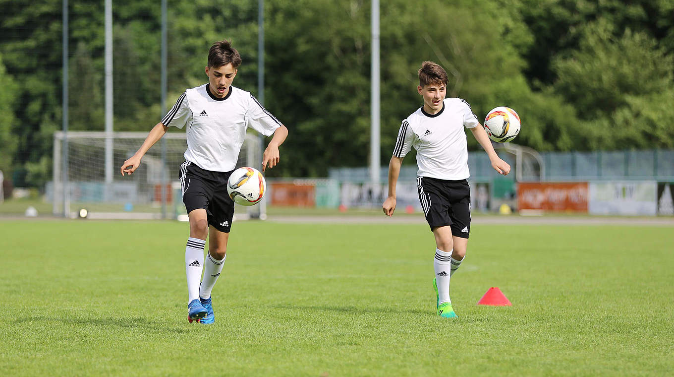 Seid schneller als eure Kumpels: Trainiert das Jonglier-Rennen mit "Mein Fußball" © DFB