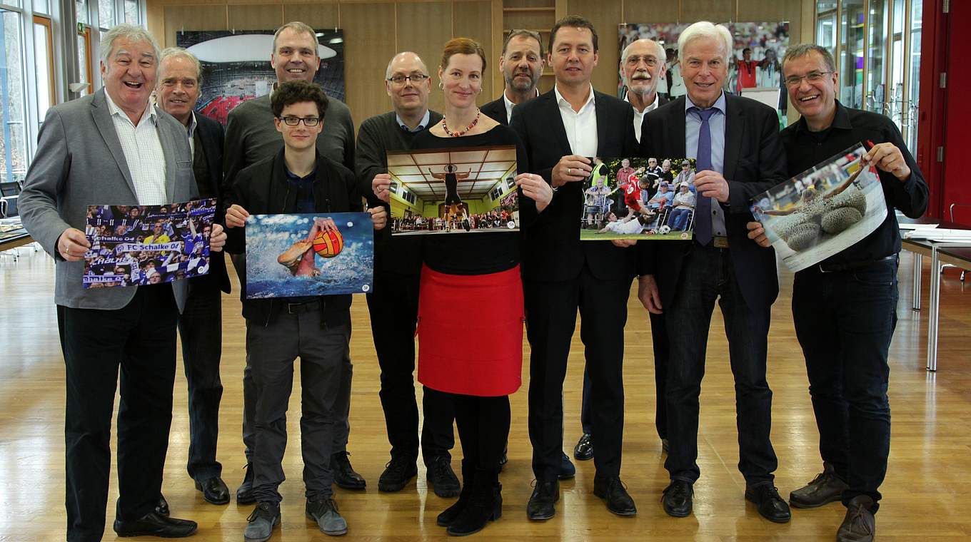 "Sportfoto des Jahres": Jury mit stellvertretendem DFB-Generalsekretär Köttker (4.v.r.) © Harder