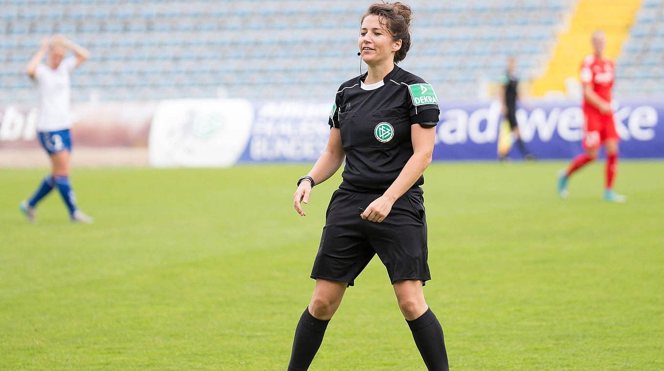 Leitet ihr 43. Spiel in der Frauen-Bundesliga: die DFB-Schiedsrichterin Sandra Stolz © imago/foto2press