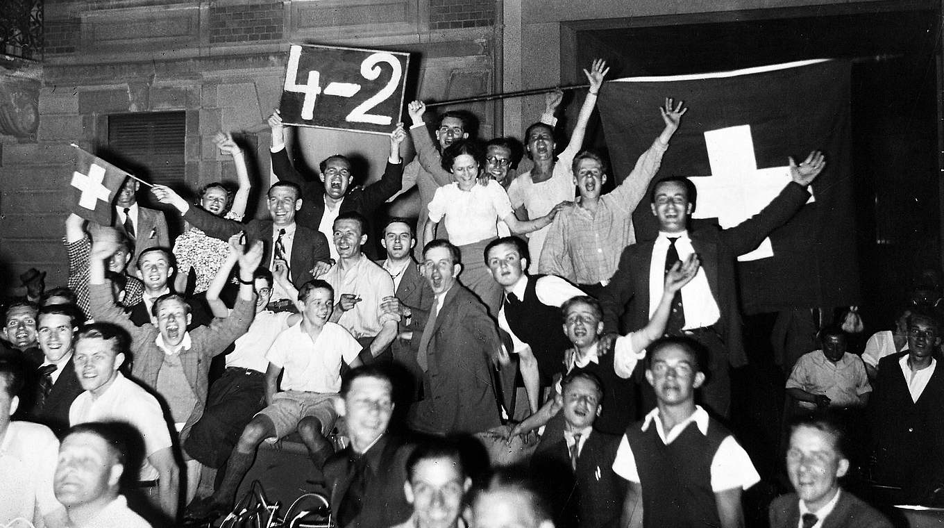 Jubel bei den Eidgenossen: die Schweizer Fans nach dem 4:2 bei der WM 1938 © imago/RDB
