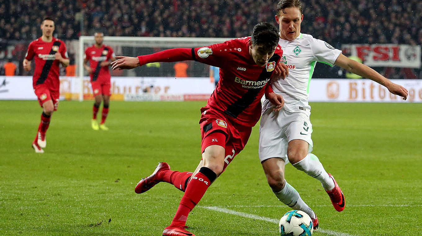Gestoppt: Ludwig Augustinsson (r.) gegen Leverkusens Kai Havertz © 2018 Getty Images