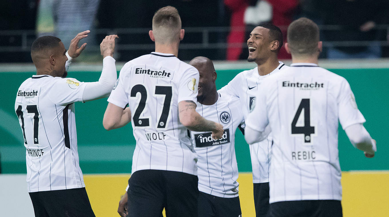 Halbfinale erreicht: Die Frankfurter jubeln nach dem Sieg gegen Mainz 05 © 2018 Getty Images