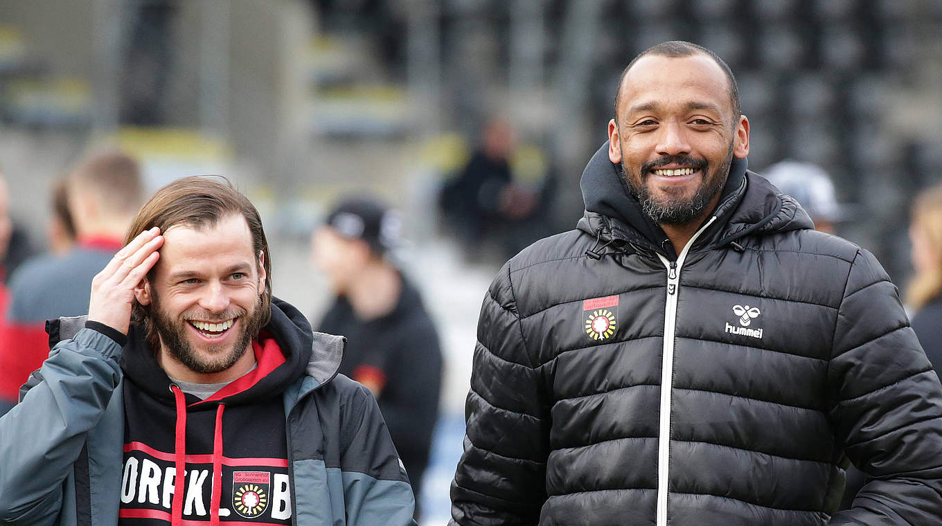 Yelldell (r.) bleibt dem "Dorfklub" treu: Der Torwarttrainer verlängert seinen Vertrag © imago/Sportfoto Rudel