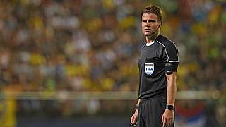 Referee in der Königsklasse: Schiedsrichter Felix Brych im internationalen Einsatz © 2016 Getty Images