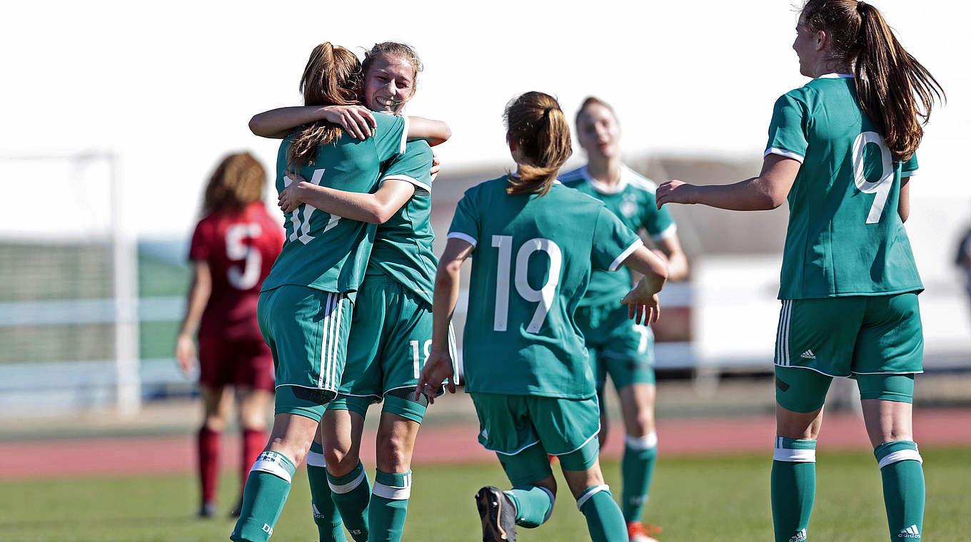 Starten erfolgreich in das UEFA Development Tournament: Die U 16-Juniorinnen © 2018 Getty Images