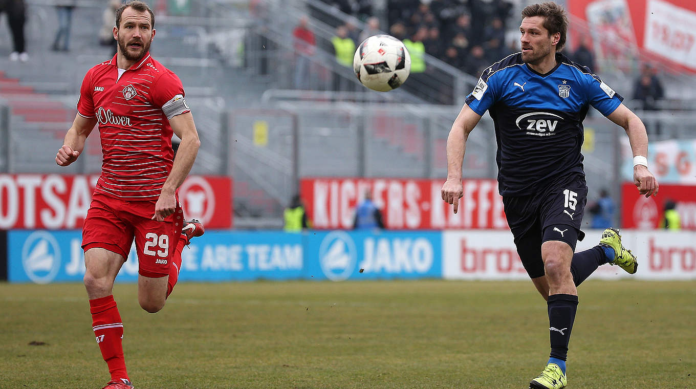 Laufduell in Würzburg: Neumann (l.) von den Kickers gegen Zwickaus König © Jan Kuppert