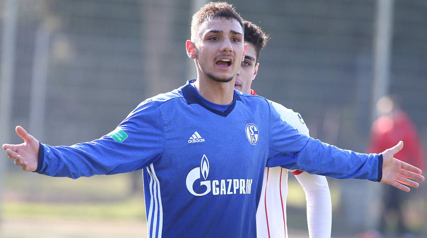 Unterzeichnet einen Profivertrag beim FC Schalke 04: Ahmed Kutucu © imago