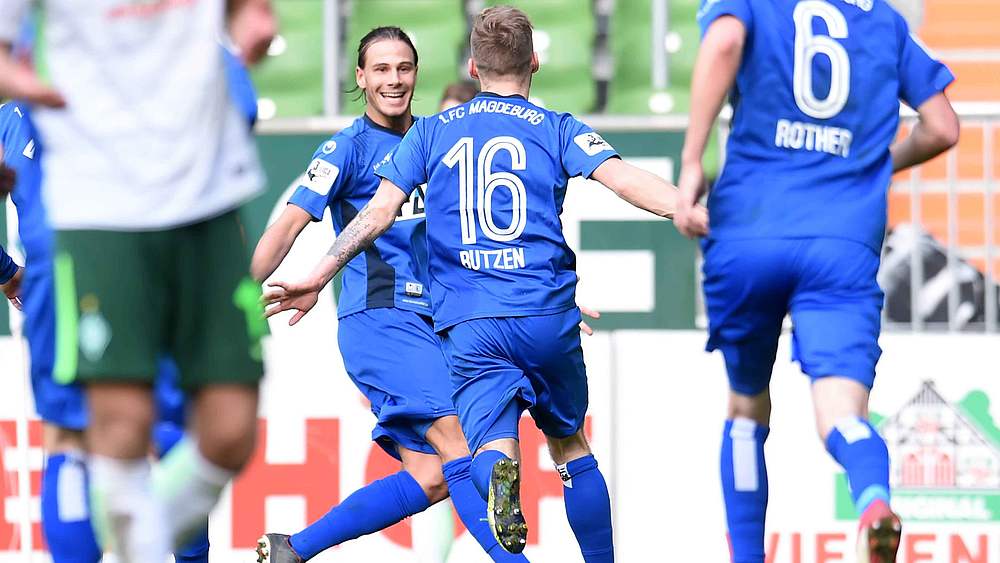 Spieler des 25. Spieltags: Tobias Schwede (3.v.r.) vom 1. FC Magdeburg © imago/osnapix