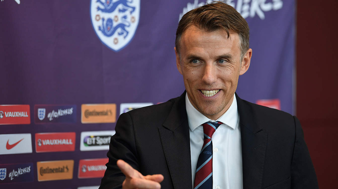 Englands neuer Chefcoach Phil Neville: "Müssen Siegen zur Gewohnheit machen" © 2018 Getty Images