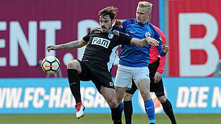 Torschütze gegen Magdeburg: der Rostocker Bryan Henning (r.) © 2018 Getty Images