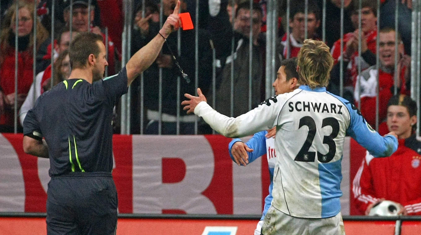 Sent off in the 111th minute: 1860-player Benjamin Schwarz © 2008 Getty Images
