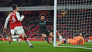 Strahlender Torschütze: Sané (M.) trifft zum 3:0 beim FC Arsenal © 2018 Getty Images