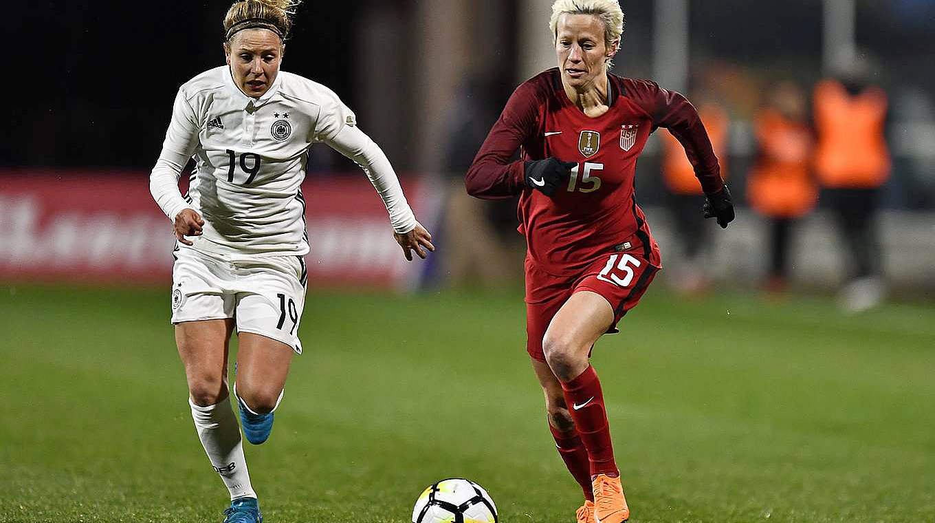 Megan Rapinoe and Svenja Huth race for the ball. © AFP/Getty Images
