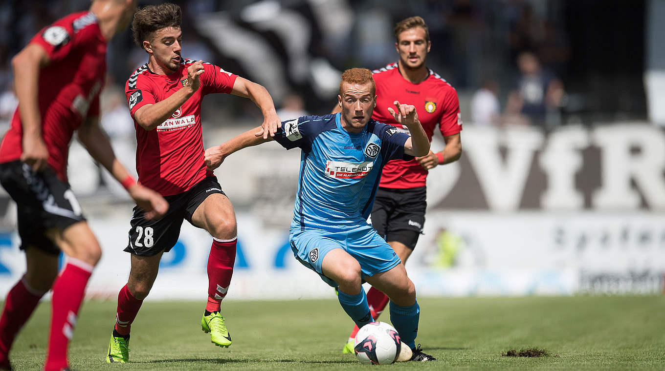 Wird "behutsam wieder herangeführt": Aalens Sebastian Vasiliadis (in blau) © 2017 Getty Images