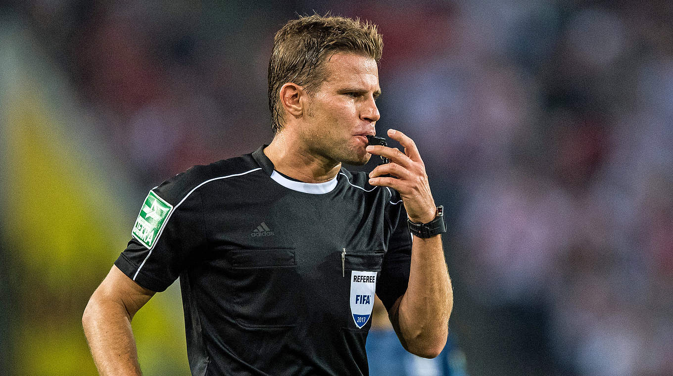 Pfeift in Mainz sein 245. Bundesligaspiel: FIFA-Schiedsrichter Dr. Felix Brych  © Getty Images