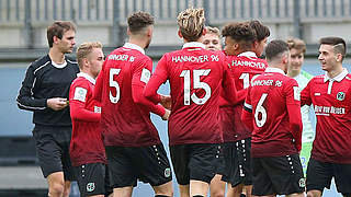 Jubel im Nachholspiel: Hannover beendet gegen St. Pauli seine Ergebniskrise © imago/regios24
