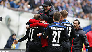 Spiel gedreht: Spitzenreiter Paderborn kommt in Rostock spät zu einem 3:2 © imago/foto2press