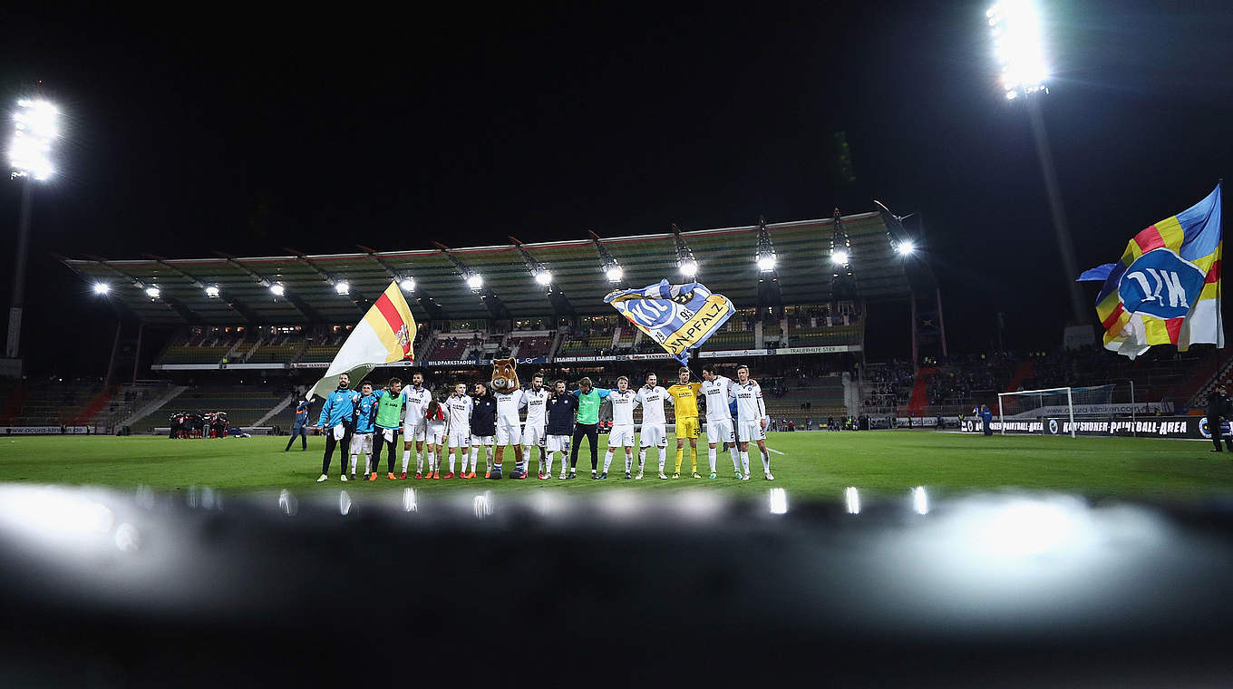 Allen Grund zu feiern: Absteiger Karlsruher SC ist seit 18 Drittligaspielen unbesiegt © 2018 Getty Images