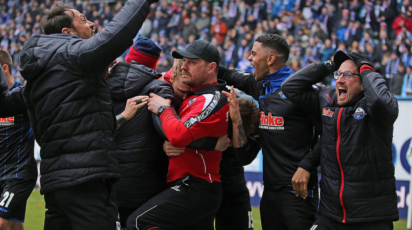 SCP-Coach Baumgart (M.): "Ich bin stolz darauf, welche Reaktion das Team gezeigt hat" © 2018 Getty Images