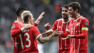 Vorfreude auf das Viertelfinale gegen den FC Sevilla: die Spieler des FC Bayern München © AFP/Getty Images