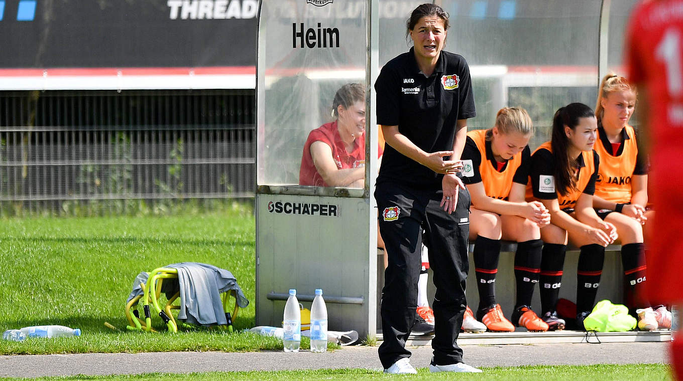 Erwartet ein schweres Duell gegen Hoffenheim II: Bayer-Trainerin Verena Hagedorn © imago/foto2press