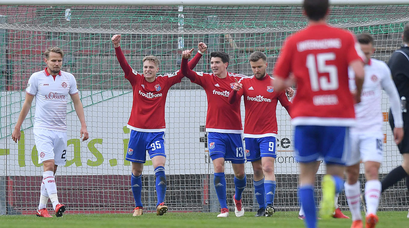 Unterhaching jubelt: Die Oberbayern setzen sich zu Hause gegen Würzburg durch © 2018 Getty Images