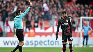 Muss drei Spiele aussetzen: Lucas Alario (r.) © 2018 Getty Images