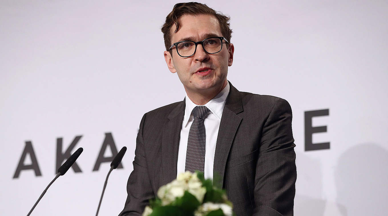 Hält in Neu-Isenburg eine Rede: DFB-Generalsekretär Dr. Freidrich Curtius © 2018 Getty Images