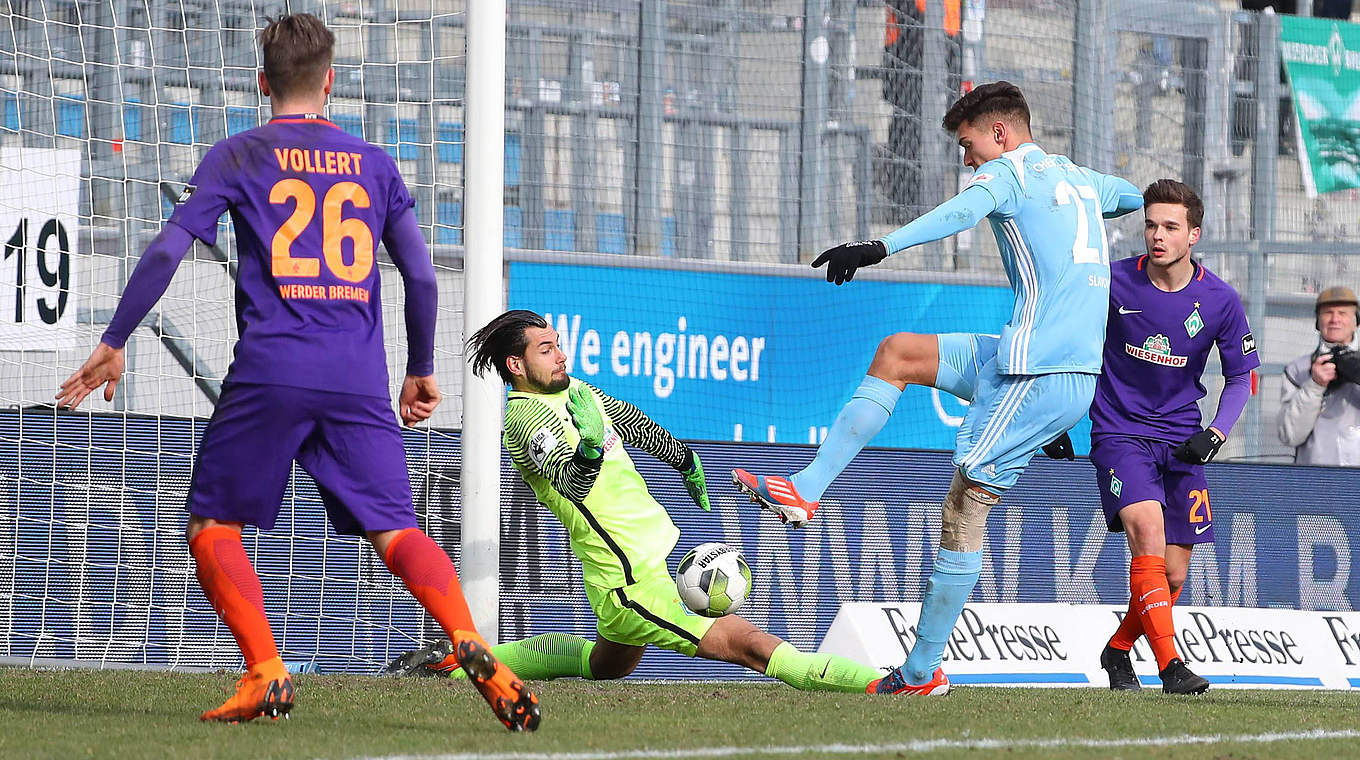 Das erste Heimtor im Trikot des Chemnitzer FC: Myroslav Slavov (2.v.r.) gegen Bremen © imago/Picture Point LE