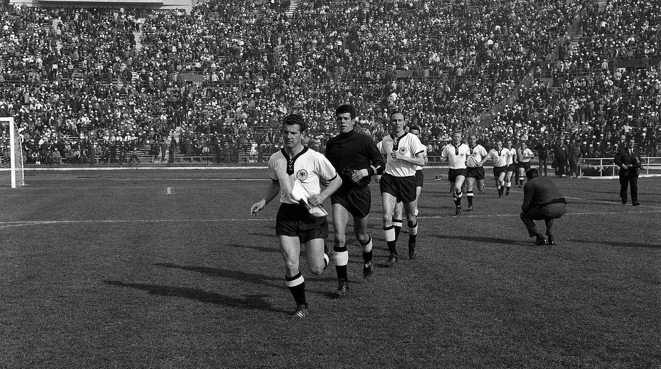Zum letzten Mal einlaufen bei der WM 1962: die DFB-Auswahl in Santiago de Chile © imago sportfotodienst