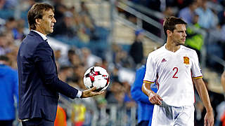 Steht für Ballbesitzfußball und hohes Pressing: Spaniens Nationaltrainer Lopetegui (l.) © This content is subject to copyright.