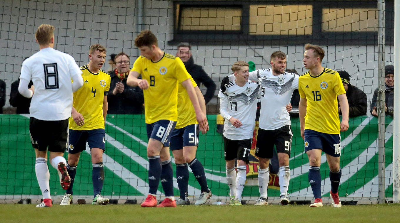 So kann es weitergehen: Deutschland bejubelt Sieg gegen Schottland © 2018 Getty Images