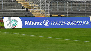 Einheitlicher Spielball von adidas: Frauen-Bundesligisten nutzen den Telstar 18 © 2014 Getty Images