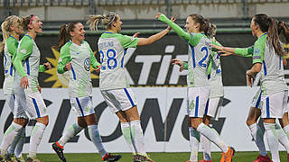 Freude über das deutliche Ergebnis: Wolfsburg hat das Halbfinale fest im Blick © imago/regios24
