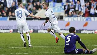 Feiert seinen Treffer des Tages: Philip Türpitz (M.) vom 1. FC Magdeburg © imago/foto2press