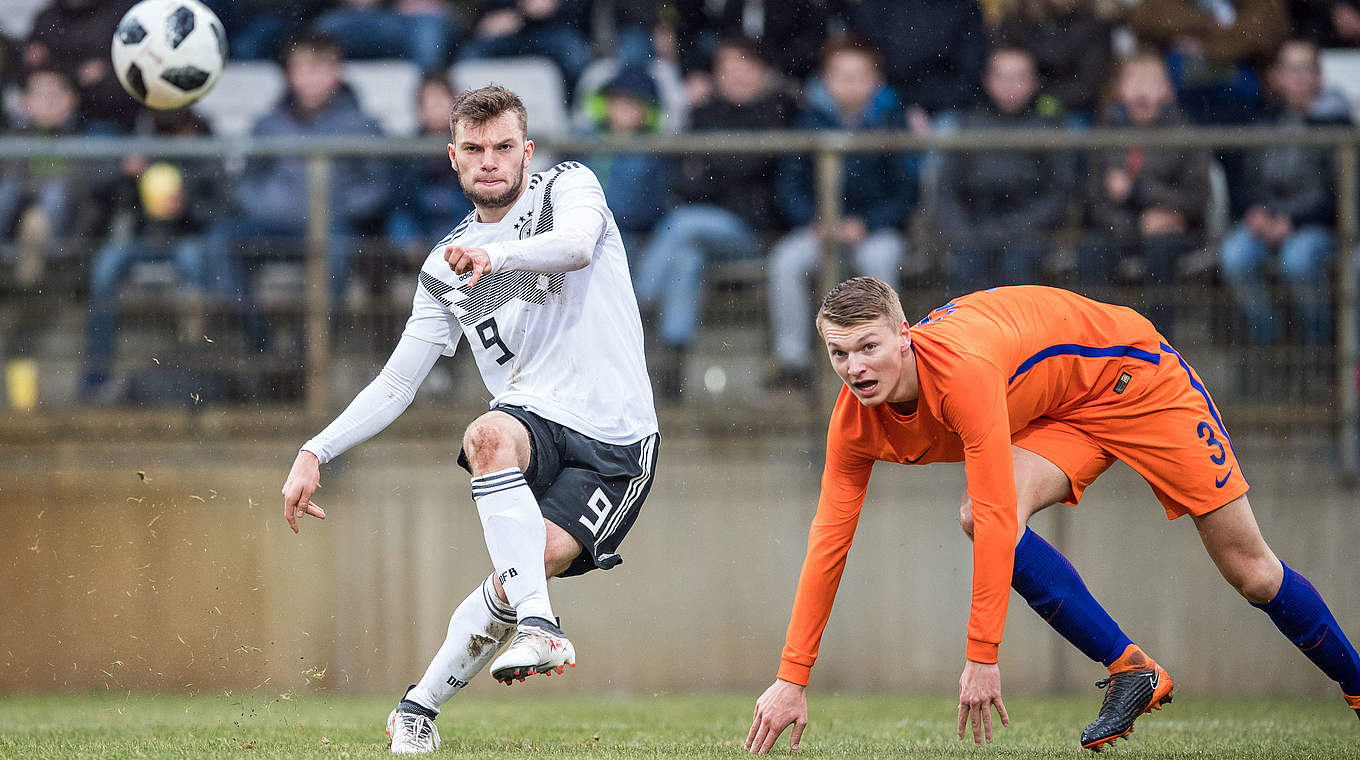 Wintzheimer causes chaos in Netherlands penalty area. © 2018 Getty Images